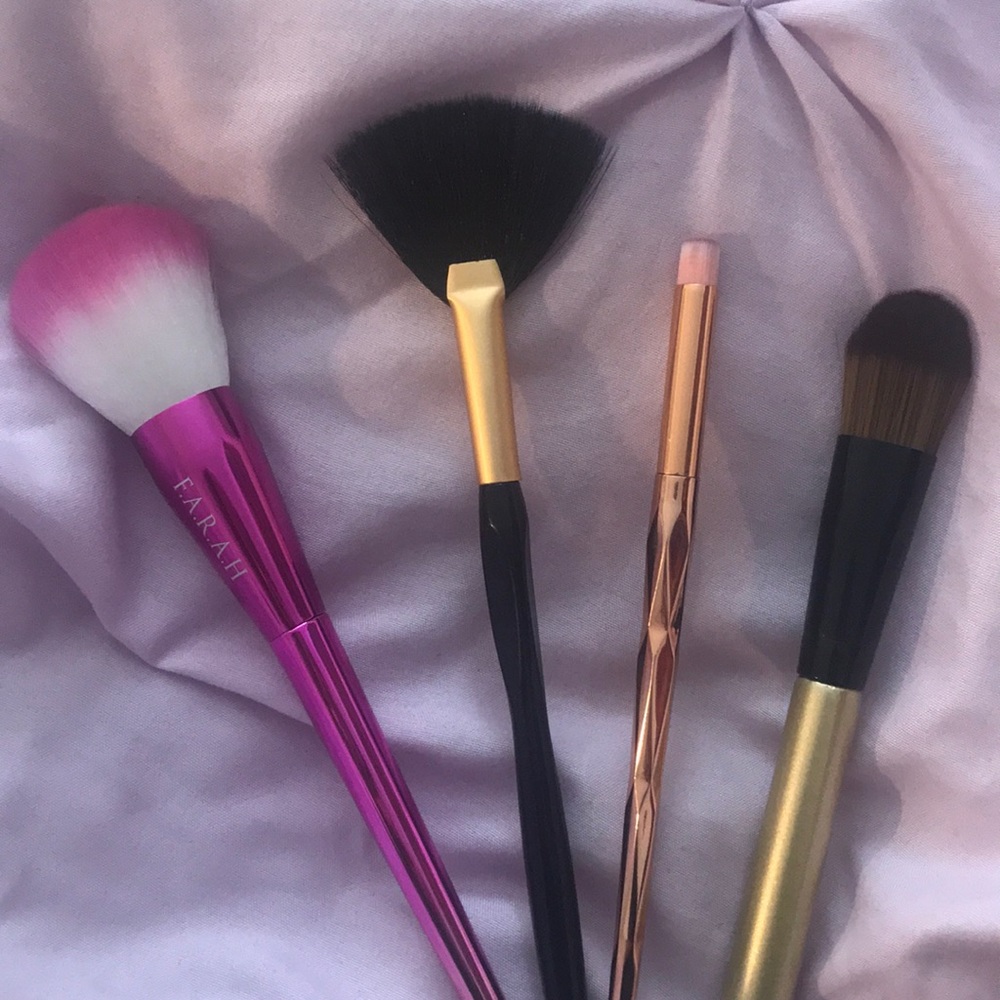 Makeup brushes
